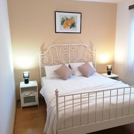 Apartment Mari Funtana Esterno foto