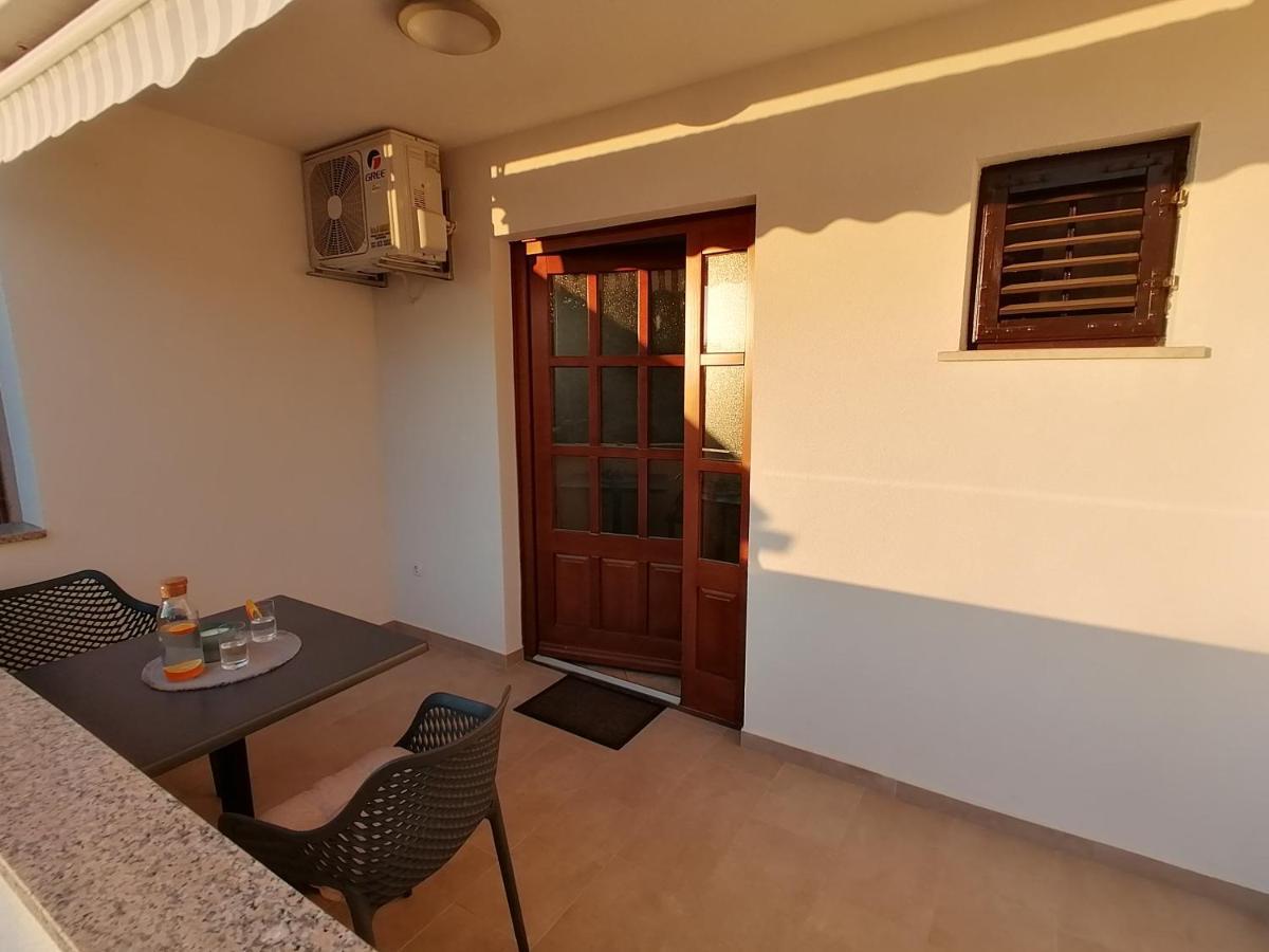 Apartment Mari Funtana Esterno foto
