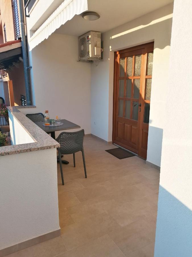 Apartment Mari Funtana Esterno foto